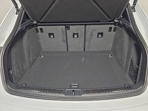 Certified 2025 Porsche Macan image 13