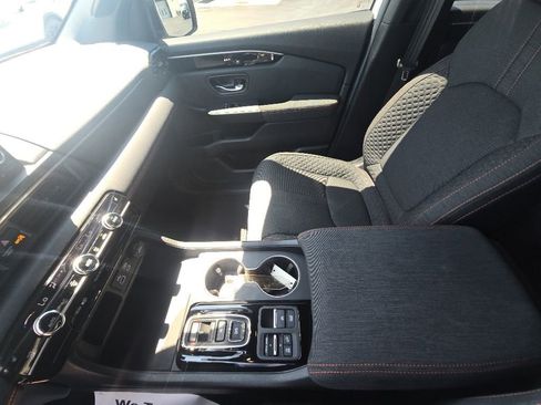 Used 2025 Honda Pilot Sport image 24
