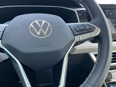 New 2025 Volkswagen Taos SE image 21