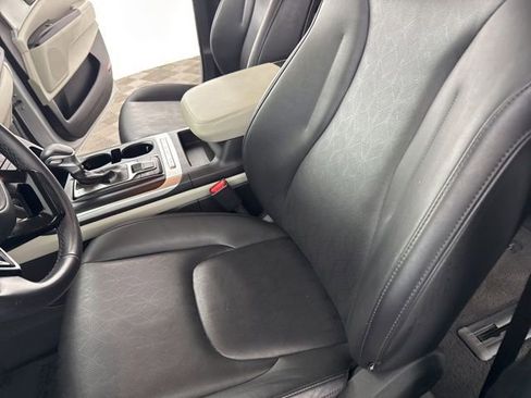 Used 2023 Kia Carnival LX image 21