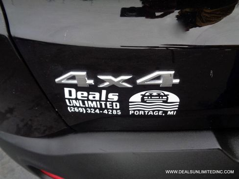 Used 2015 Jeep Renegade Latitude image 7