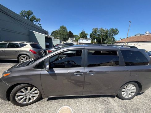 Used 2015 Toyota Sienna Limited Premium FWD image 2