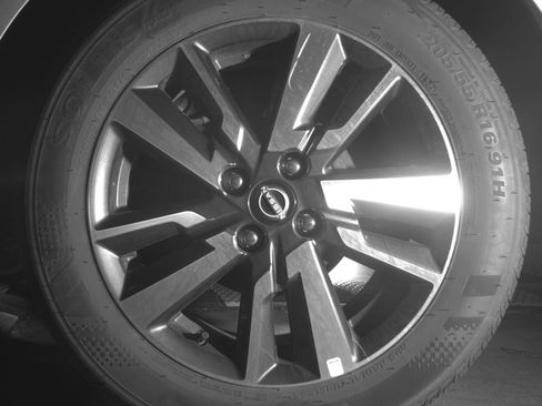 Used 2025 Nissan Versa SV w/ Trunk Package image 14