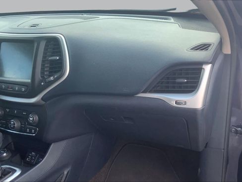 Used 2016 Jeep Cherokee Limited w/ Technology Group AWD/4WD image 19