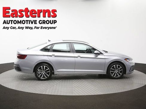 Used 2025 Volkswagen Jetta SE FWD image 43