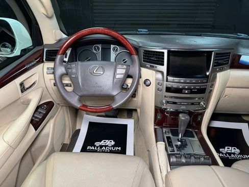 Used 2013 Lexus LX 570 4WD image 40