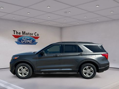 Used 2020 Ford Explorer XLT w/ Equipment Group 202A AWD/4WD image 8