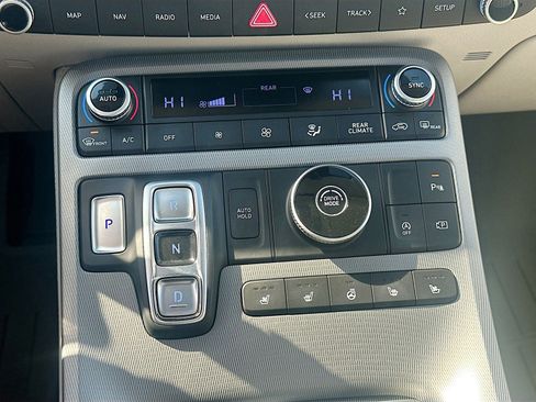 Used 2024 Hyundai Palisade Limited FWD image 18