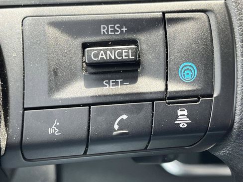Used 2024 Nissan Rogue SV FWD image 23