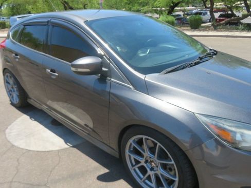 Used 2016 Ford Focus ST FWD image 9