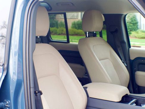 Used 2023 Land Rover Defender 110 SE image 46