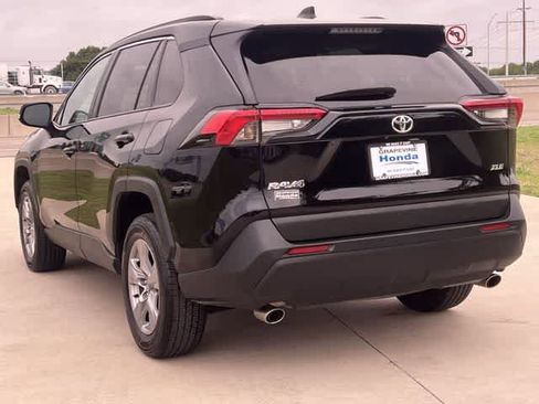 Used 2024 Toyota RAV4 XLE w/ Convenience Package image 5