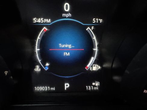 Used 2017 Jaguar F-PACE Premium image 19