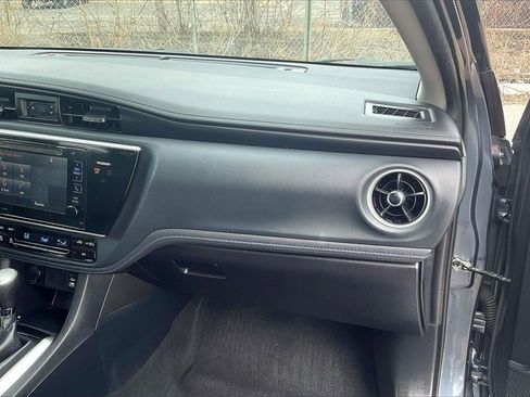 Used 2017 Toyota Corolla SE w/ SE Premium Package image 16