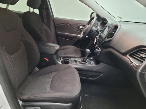 Used 2019 Jeep Cherokee Latitude w/ Popular Appearance Group AWD/4WD image 21