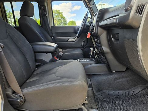 Used 2018 Jeep Wrangler Unlimited Sport w/ Connectivity Group AWD/4WD image 25