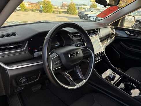 Used 2022 Jeep Grand Cherokee Laredo w/ Luxury Tech Group I image 14