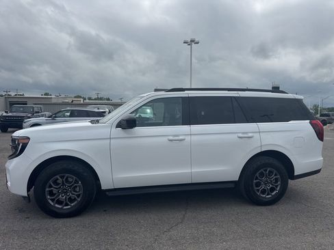 Used 2025 Ford Expedition Active AWD/4WD image 23