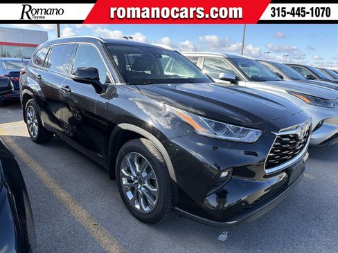 Used 2023 Toyota Highlander Limited image 1