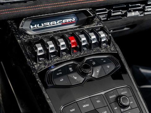 Used 2018 Lamborghini Huracan Performante AWD/4WD image 43