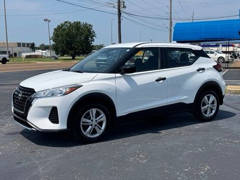 Used 2024 Nissan Kicks S FWD image 3