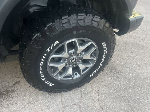 Used 2023 Ford Bronco Badlands image 9