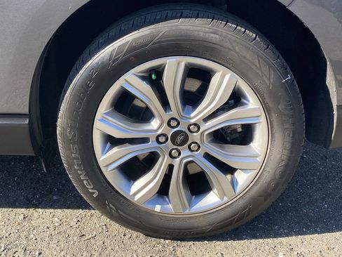 Used 2024 Ford Edge Titanium image 37