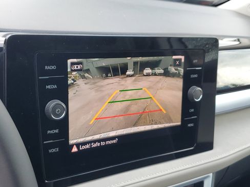 New 2026 Volkswagen Taos SE image 13