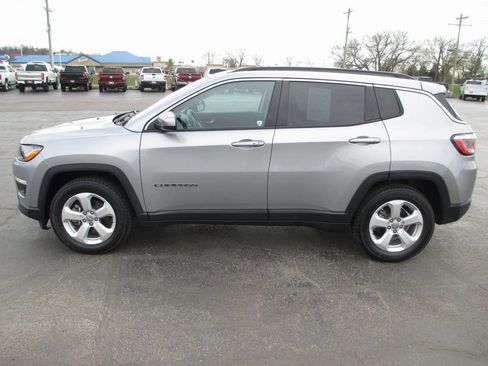 Used 2019 Jeep Compass Latitude FWD image 10