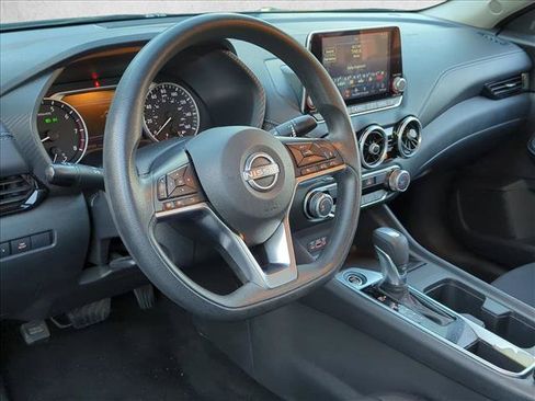 Used 2024 Nissan Sentra SV FWD image 9