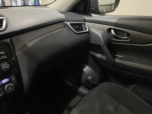 Used 2015 Nissan Rogue SV FWD image 4
