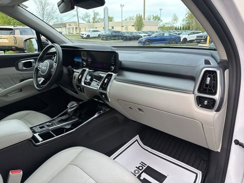 Certified 2023 Kia Sorento SX AWD/4WD image 12