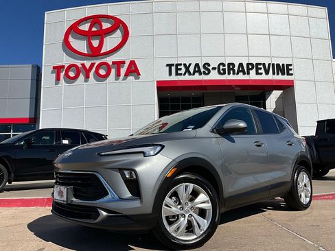 Used 2025 Buick Encore GX Preferred image 2