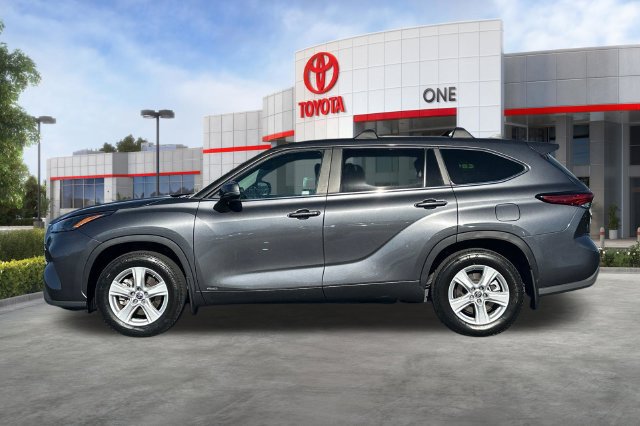 Used 2023 Toyota Highlander LE AWD/4WD image 8