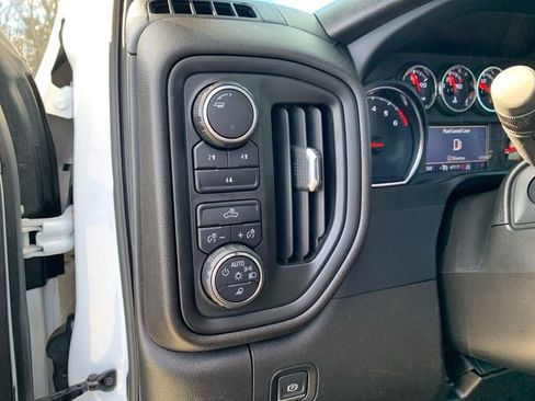 Used 2022 Chevrolet Silverado 2500 Custom w/ Custom Value Package image 18