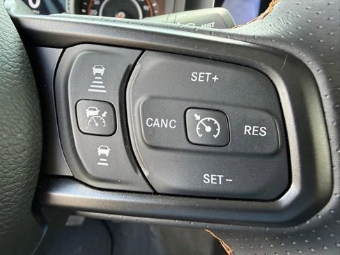 Used 2025 Jeep Gladiator Mojave w/ Dual Top Group AWD/4WD image 16