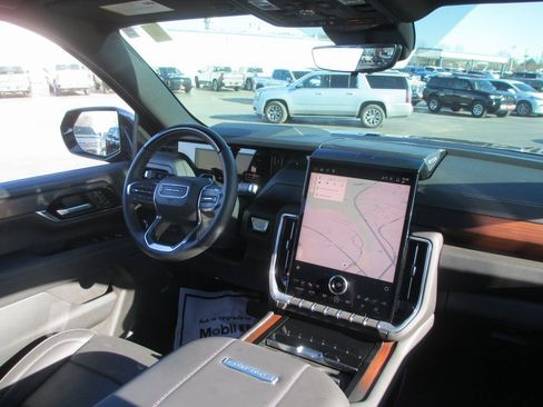 Certified 2025 GMC Yukon Denali w/ Denali Reserve Package image 29