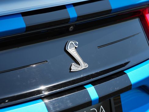 Used 2021 Ford Mustang Shelby GT500 w/ Carbon Fiber Track Pack RWD image 7
