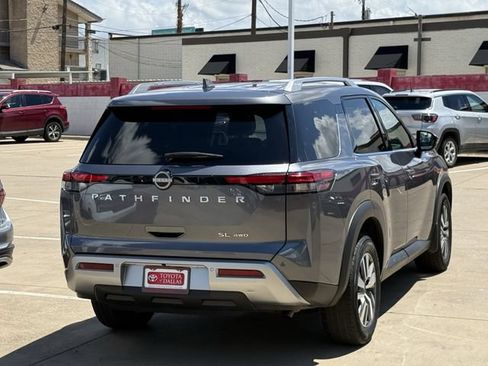 Used 2025 Nissan Pathfinder SL AWD/4WD image 4
