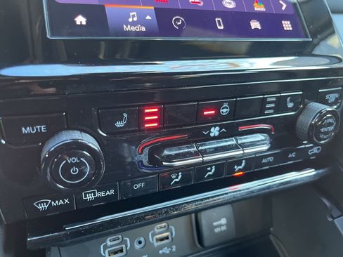 Used 2025 Jeep Grand Cherokee L Altitude image 36