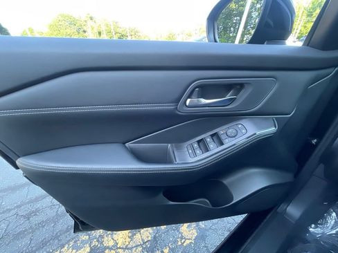 Used 2026 Nissan Rogue SV w/ SV Premium Package AWD/4WD image 15