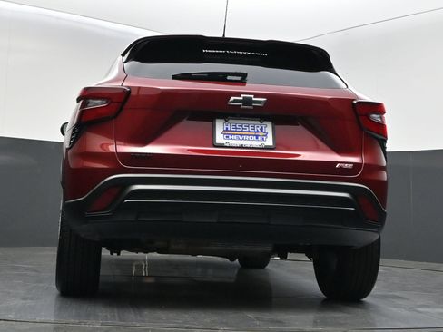 Used 2024 Chevrolet Trax RS w/ Sunroof Package FWD image 40