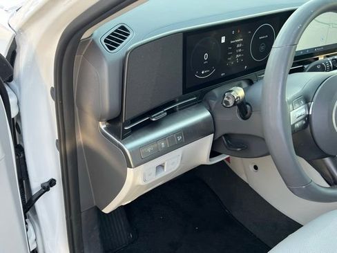 Used 2024 Hyundai Kona Limited image 11