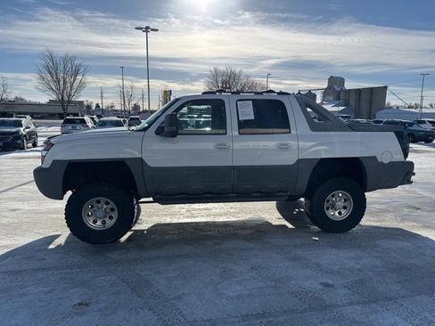 Used 2002 Chevrolet Avalanche 2500 image 3