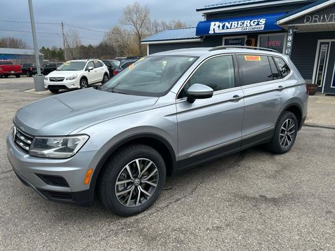 Used 2020 Volkswagen Tiguan SE image 1
