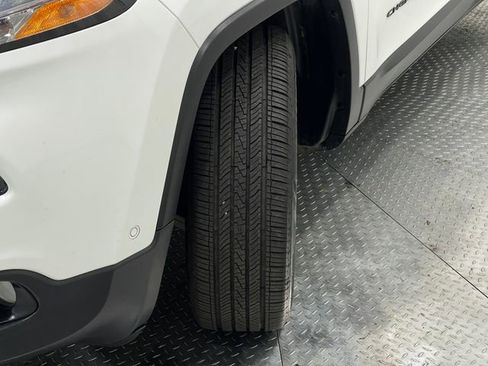 Used 2018 Jeep Cherokee Limited w/ Technology Group image 37