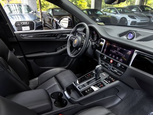 Certified 2026 Porsche Macan AWD/4WD image 54