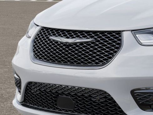 New 2026 Chrysler Pacifica Limited image 18