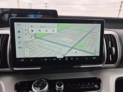 Used 2025 Ford Expedition Active image 9