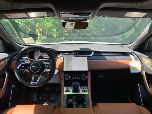 Used 2025 Jaguar F-PACE R-Dynamic S image 21